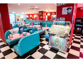 Buy our highly resilient 1950s diner table and chairs in distinct colors and styles Charles Town